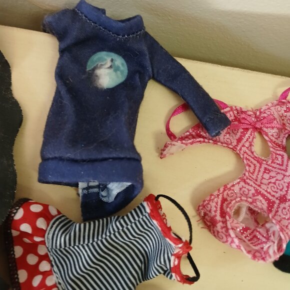 Assorted Monster High clothing and accessories - Picture 5 of 14